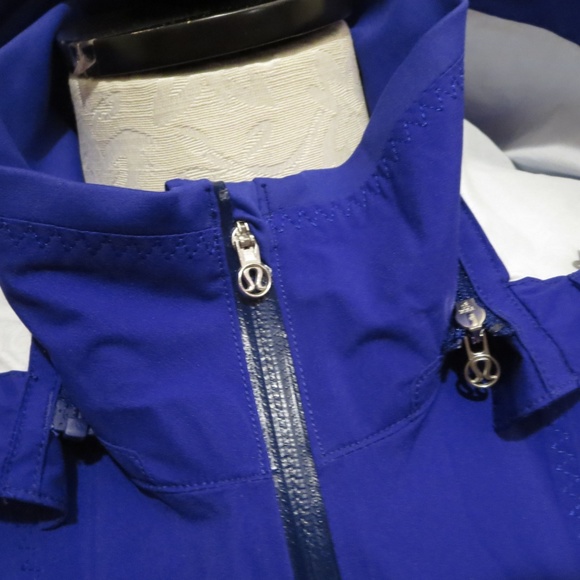 Lululemon Puddle Jumper Jacket reflective coat - Picture 6 of 8